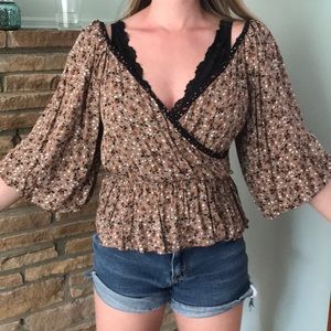 Crop top blouse with flowy sleeves